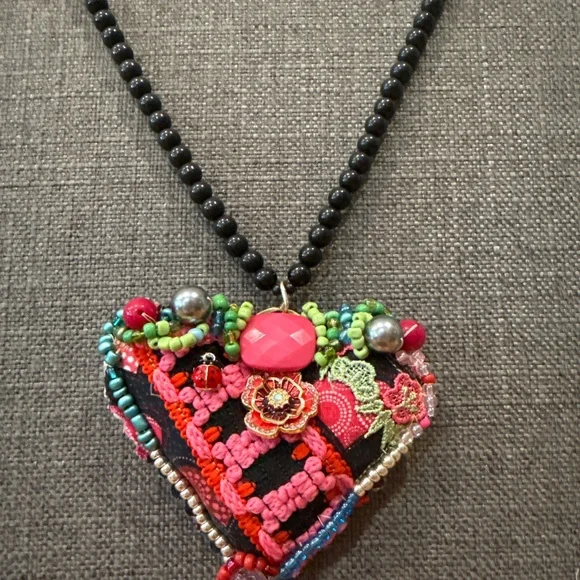 Handmade boho heart necklace - Picture 5 of 7